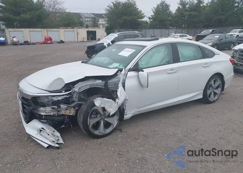 2018 Honda Accord Touring z USA, uszkodzony, nr VIN 1HGCV1F96JA010037